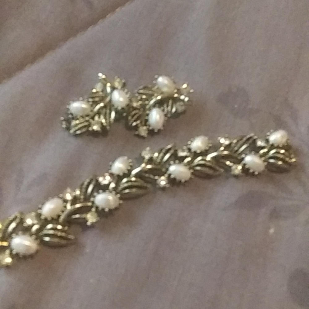 Lisner Pearl Bracelet w/ Earrings
